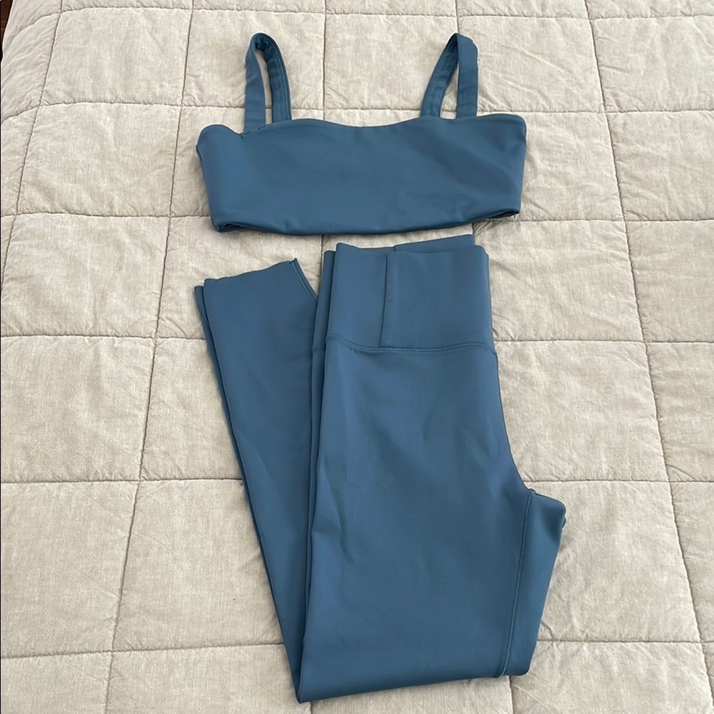 Vuori Blue Leggings & Sports Bra Set